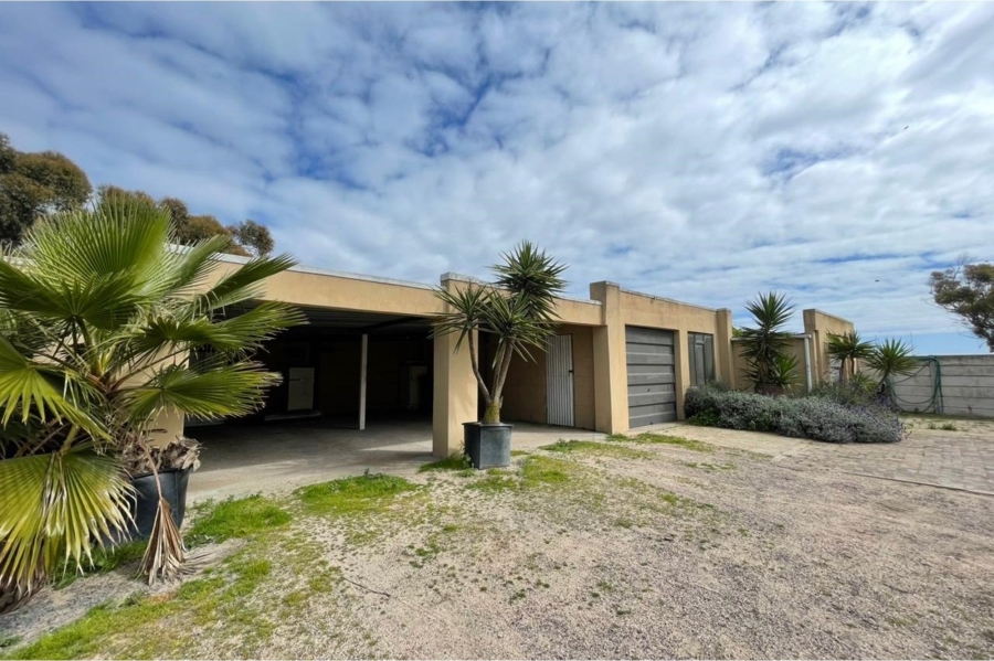 5 Bedroom Property for Sale in Stompneus Bay Western Cape